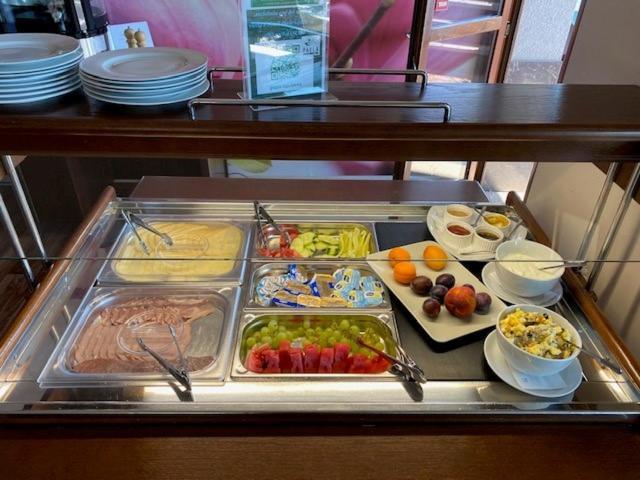 Hotel Pavla Piestany Bagian luar foto