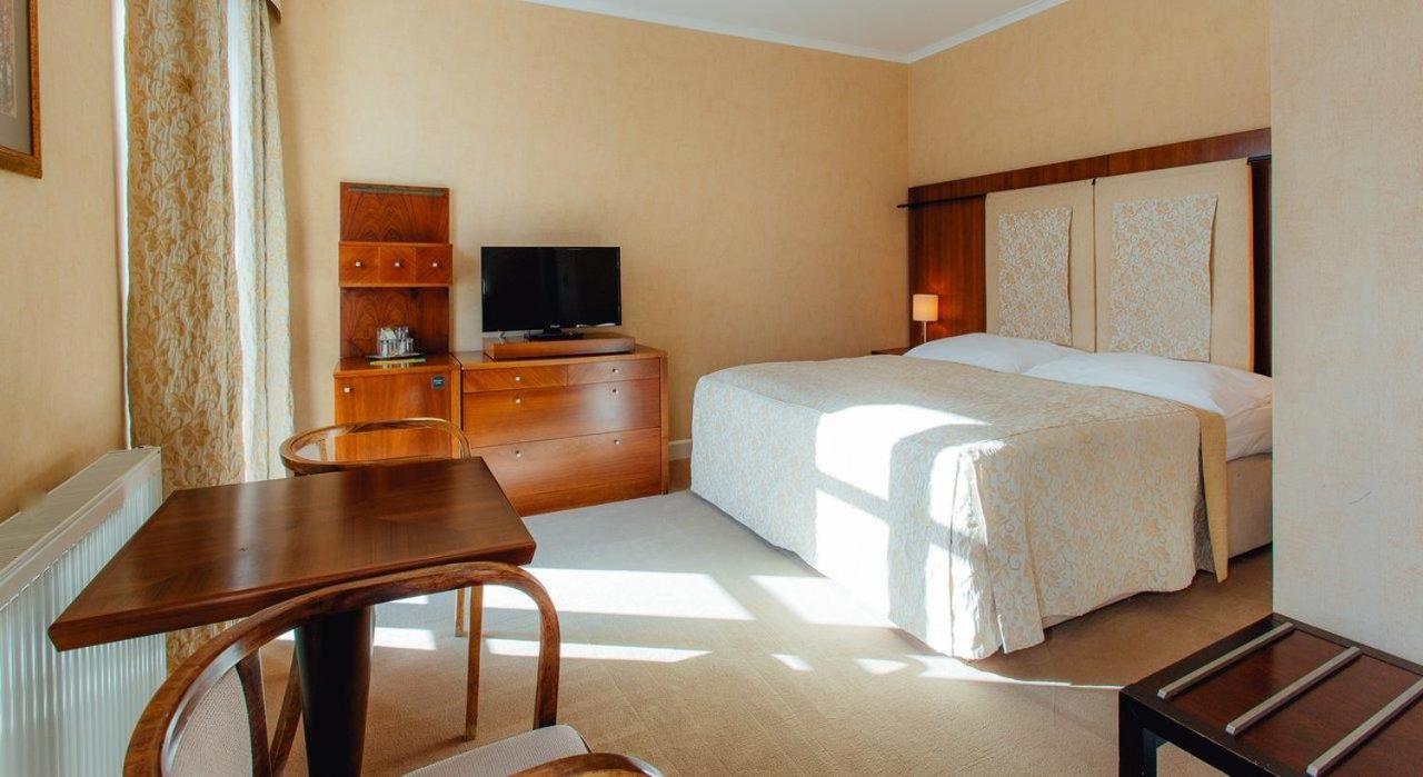 Hotel Pavla Piestany Bagian luar foto