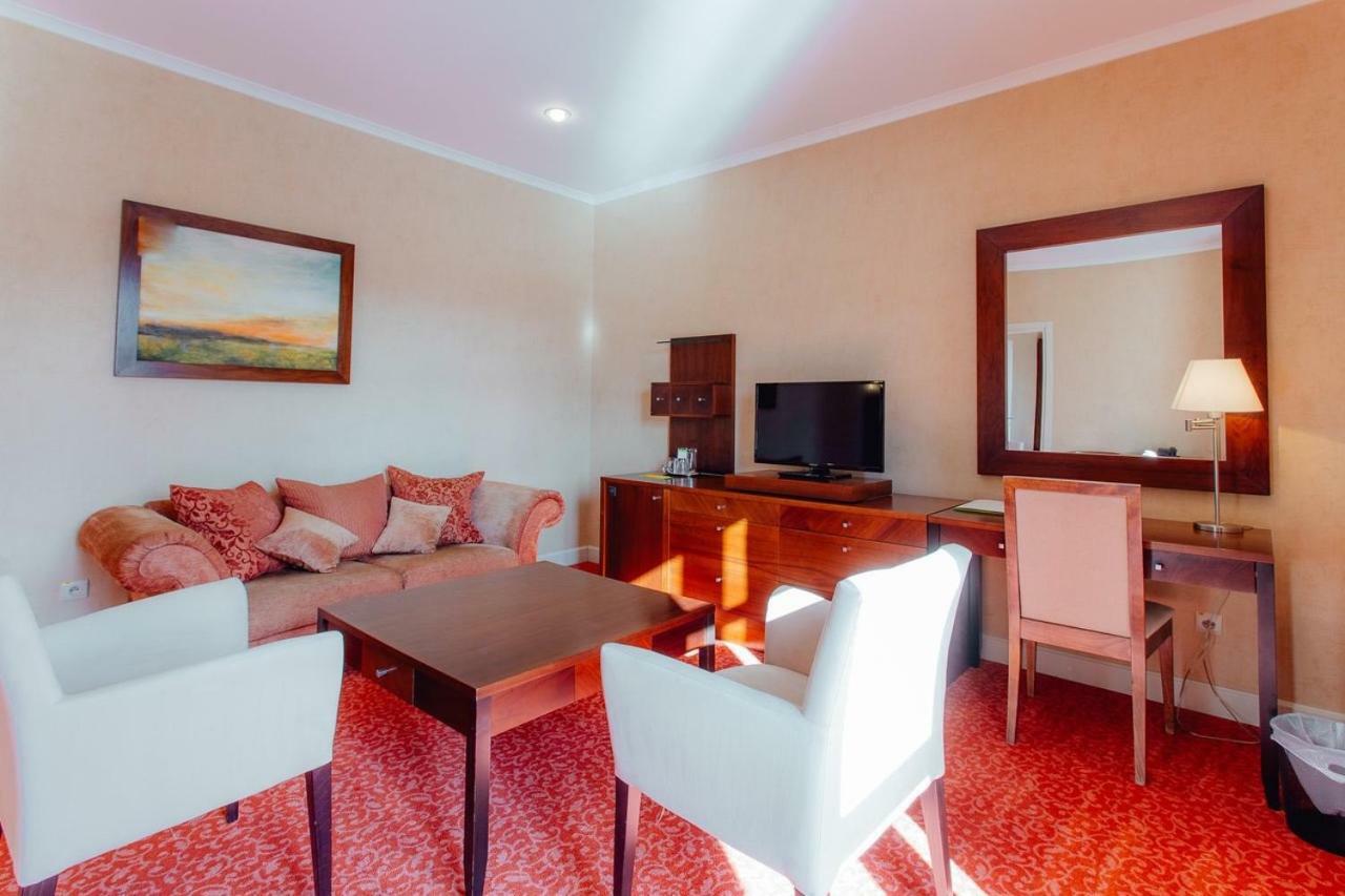 Hotel Pavla Piestany Bagian luar foto